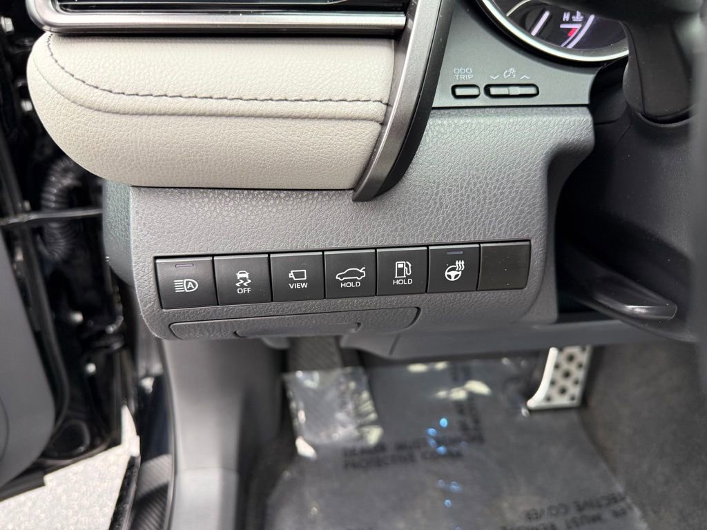 Used 2021 Toyota Camry XLE w/ Navigation Package image 8