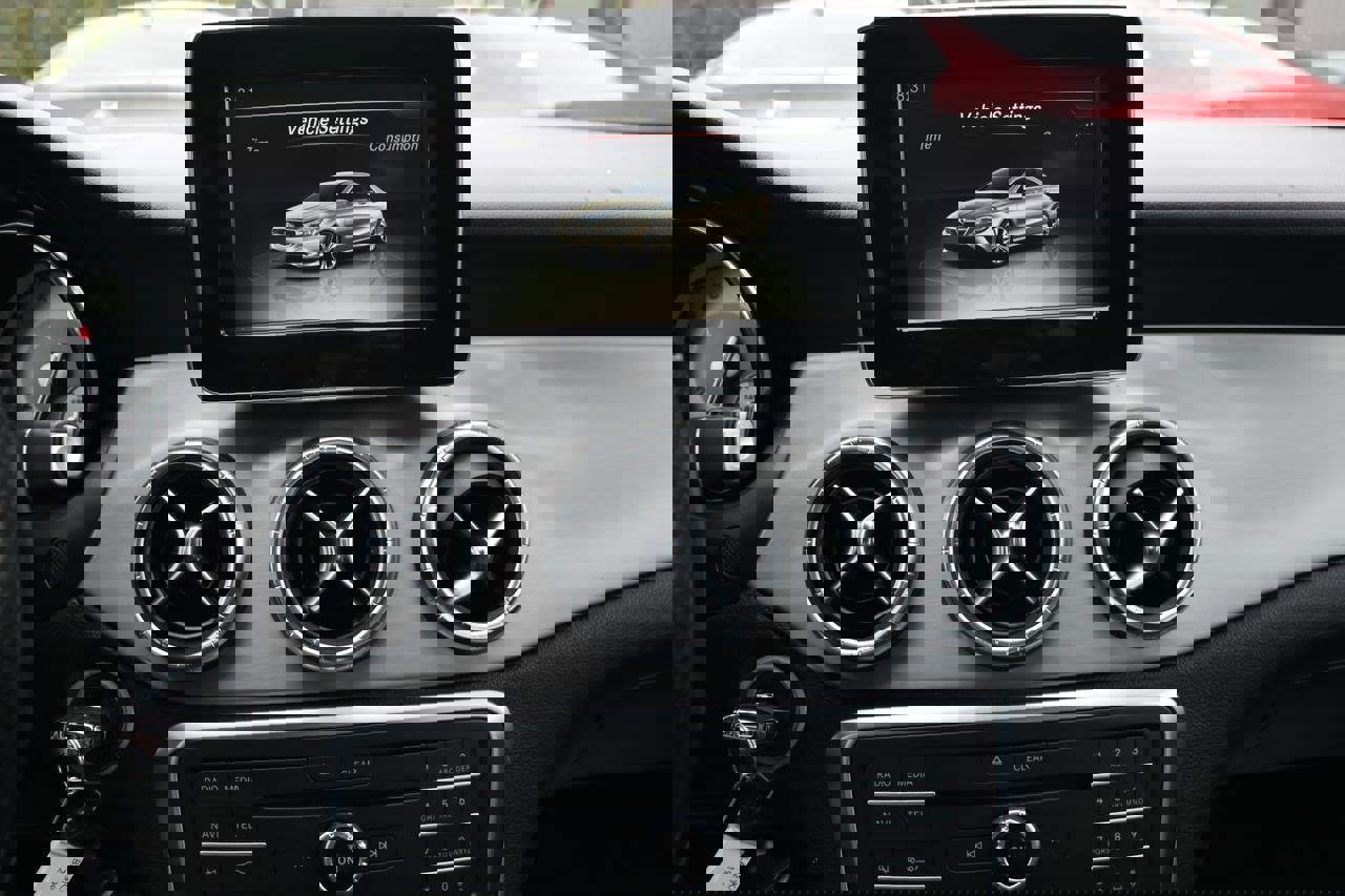 Used 2015 Mercedes-Benz CLA 250 image 34