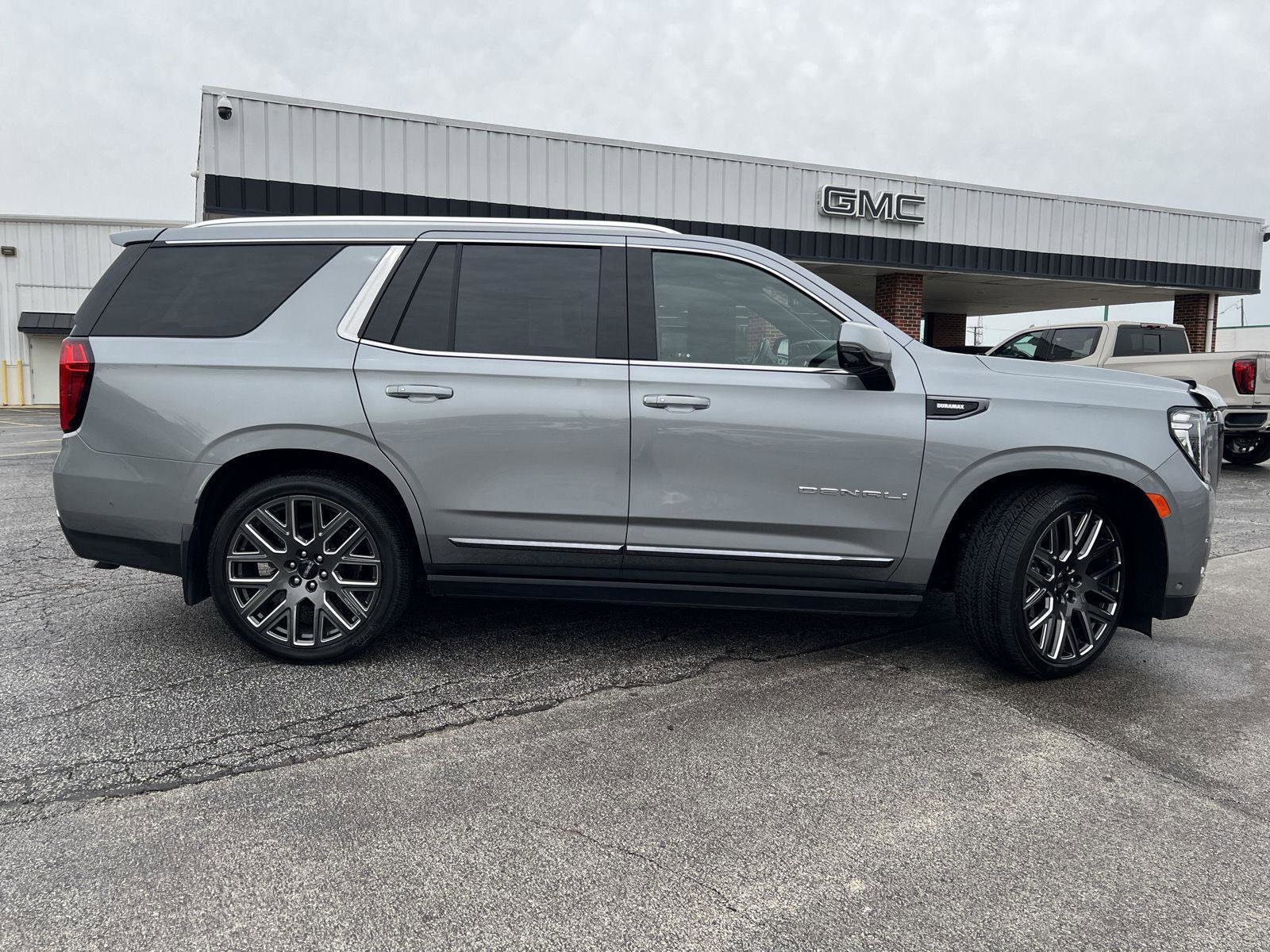 Used 2023 GMC Yukon Denali Ultimate AWD/4WD image 5