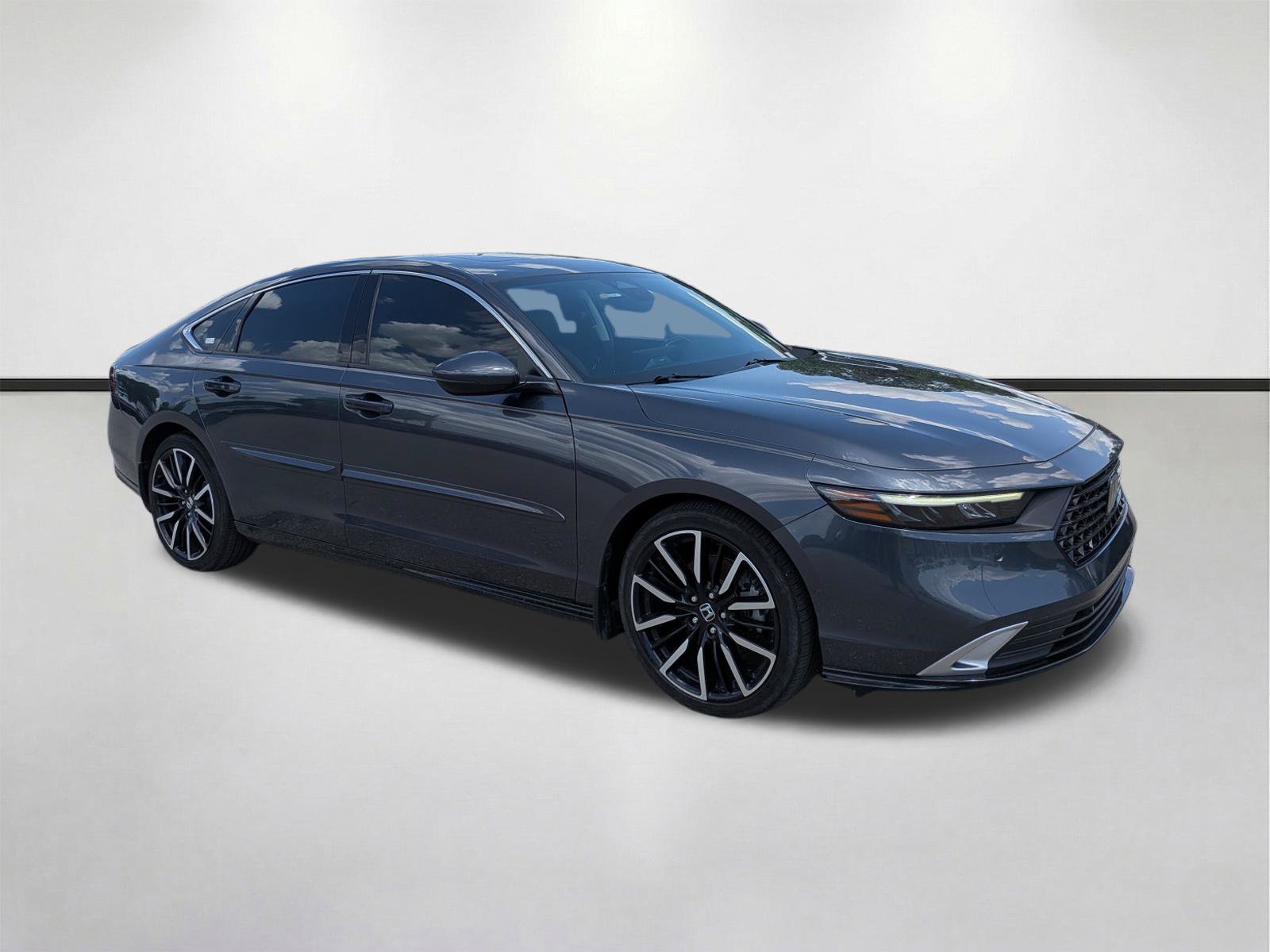 Used 2023 Honda Accord Touring image 1