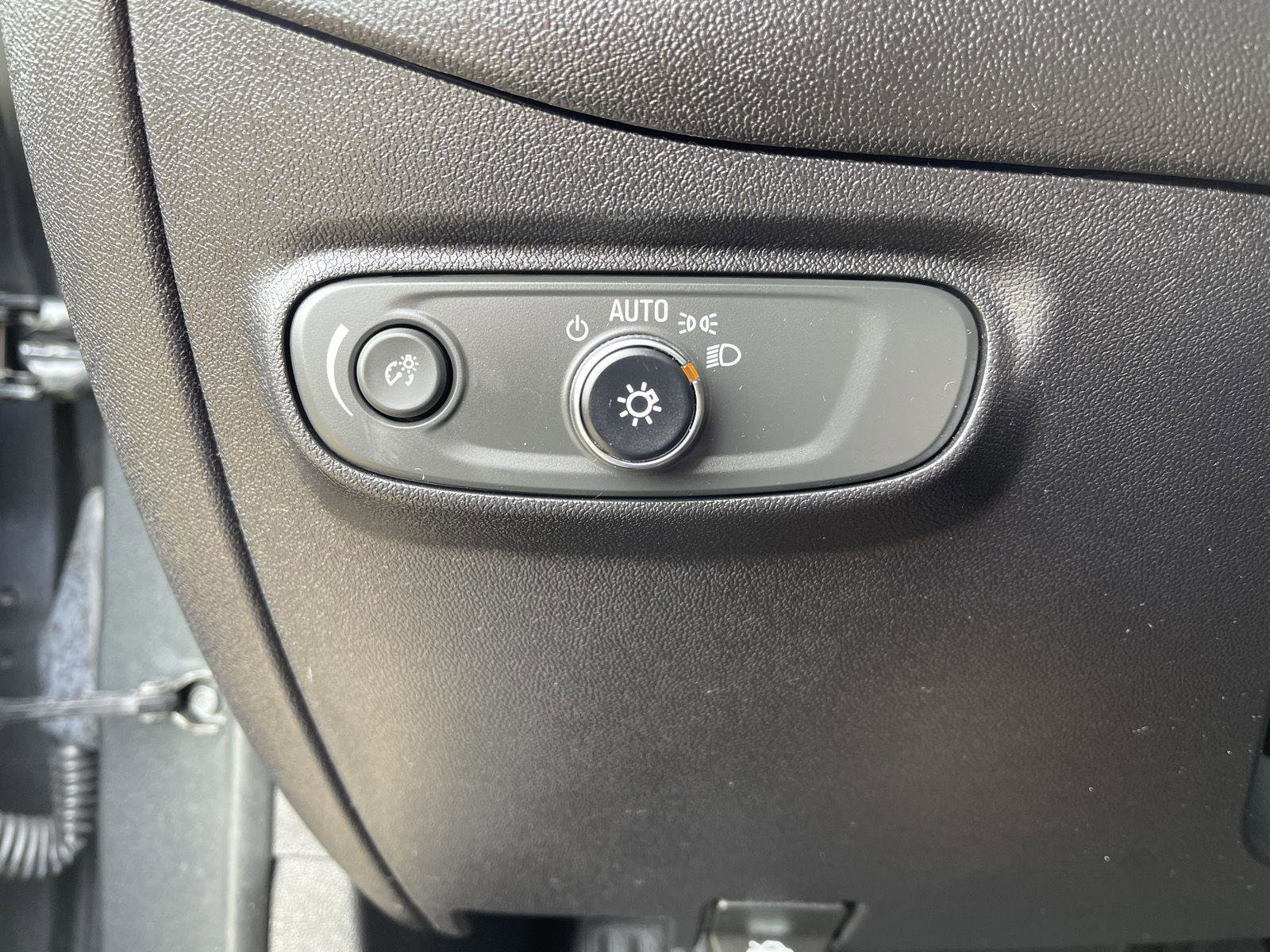 Used 2018 Chevrolet Equinox LT AWD/4WD image 17