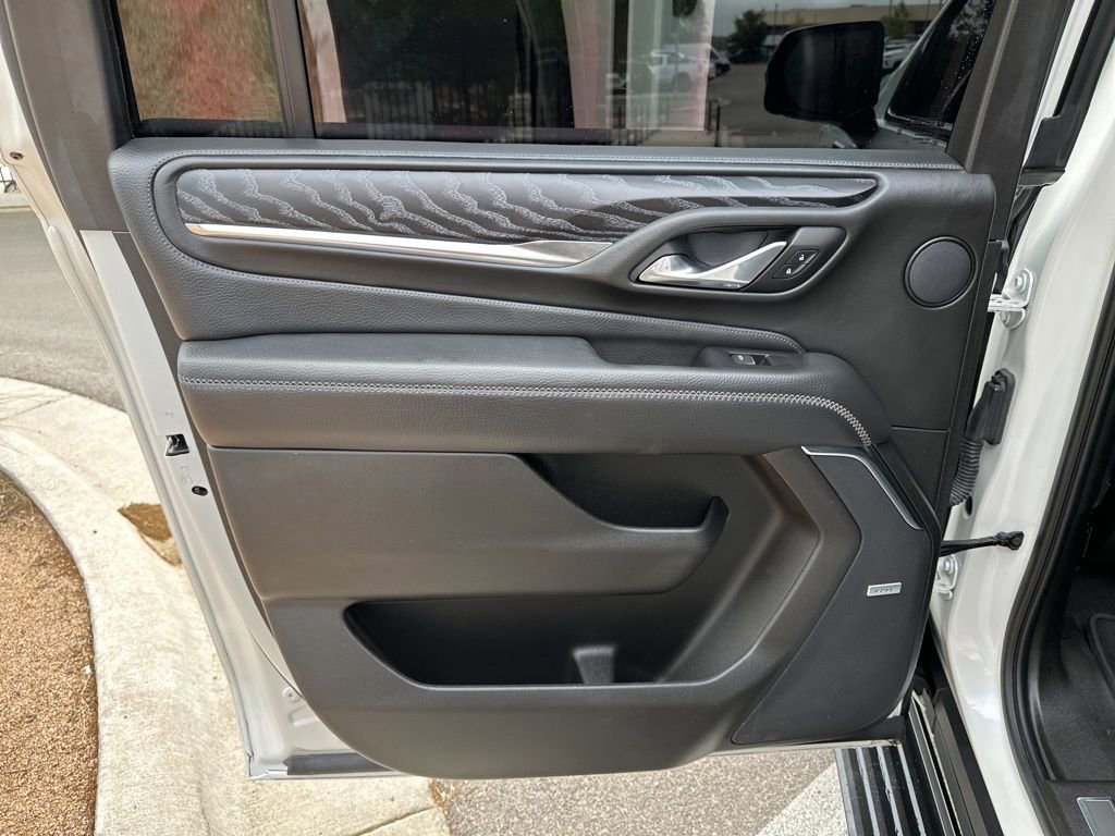 Used 2023 GMC Yukon XL Denali w/ Denali Reserve Package image 16