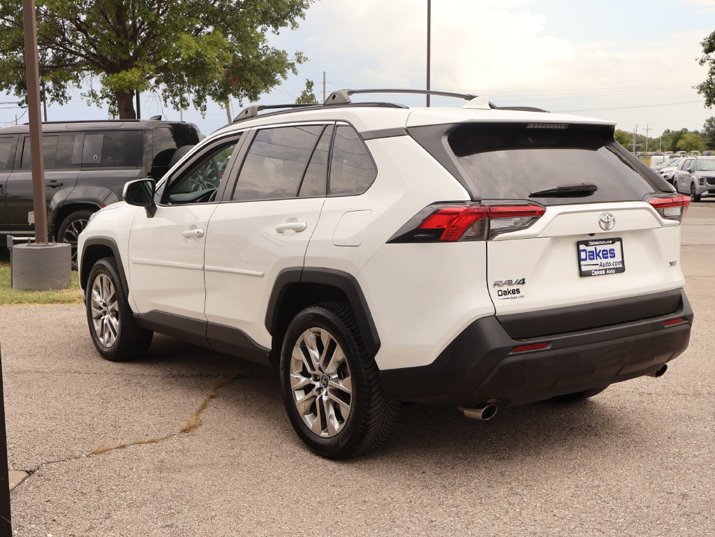Used 2020 Toyota RAV4 XLE Premium FWD image 4