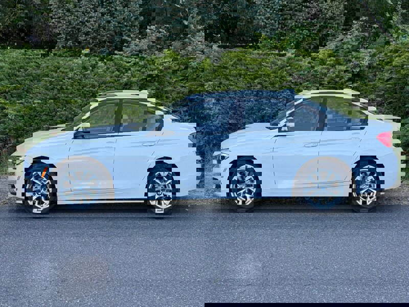 Used 2017 BMW 320i Sedan image 2