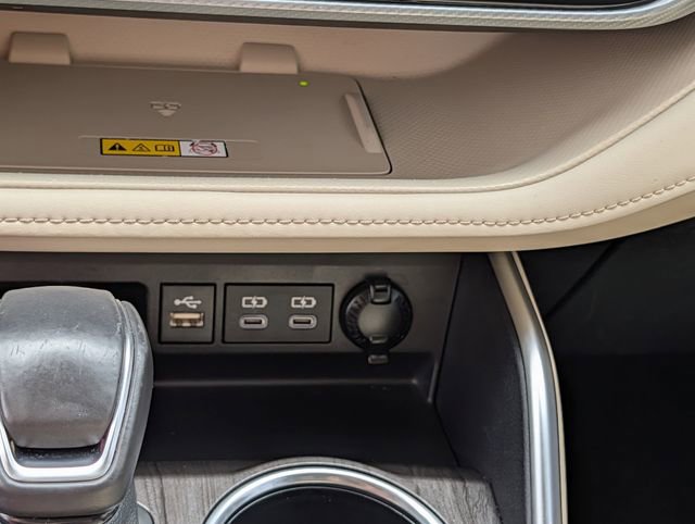 Used 2024 Toyota Highlander Platinum FWD image 19