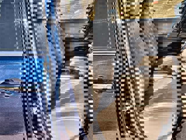 Used 2020 Chrysler Pacifica Touring-L w/ Tire & Wheel Group image 12