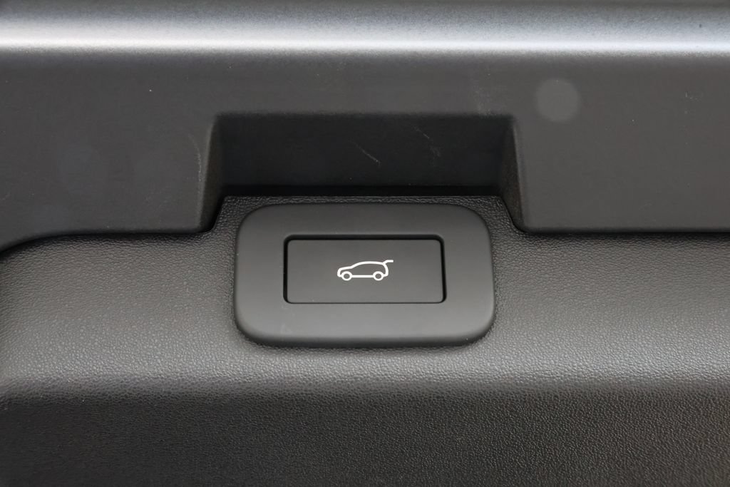 Used 2025 Land Rover Discovery Dynamic SE AWD/4WD image 6