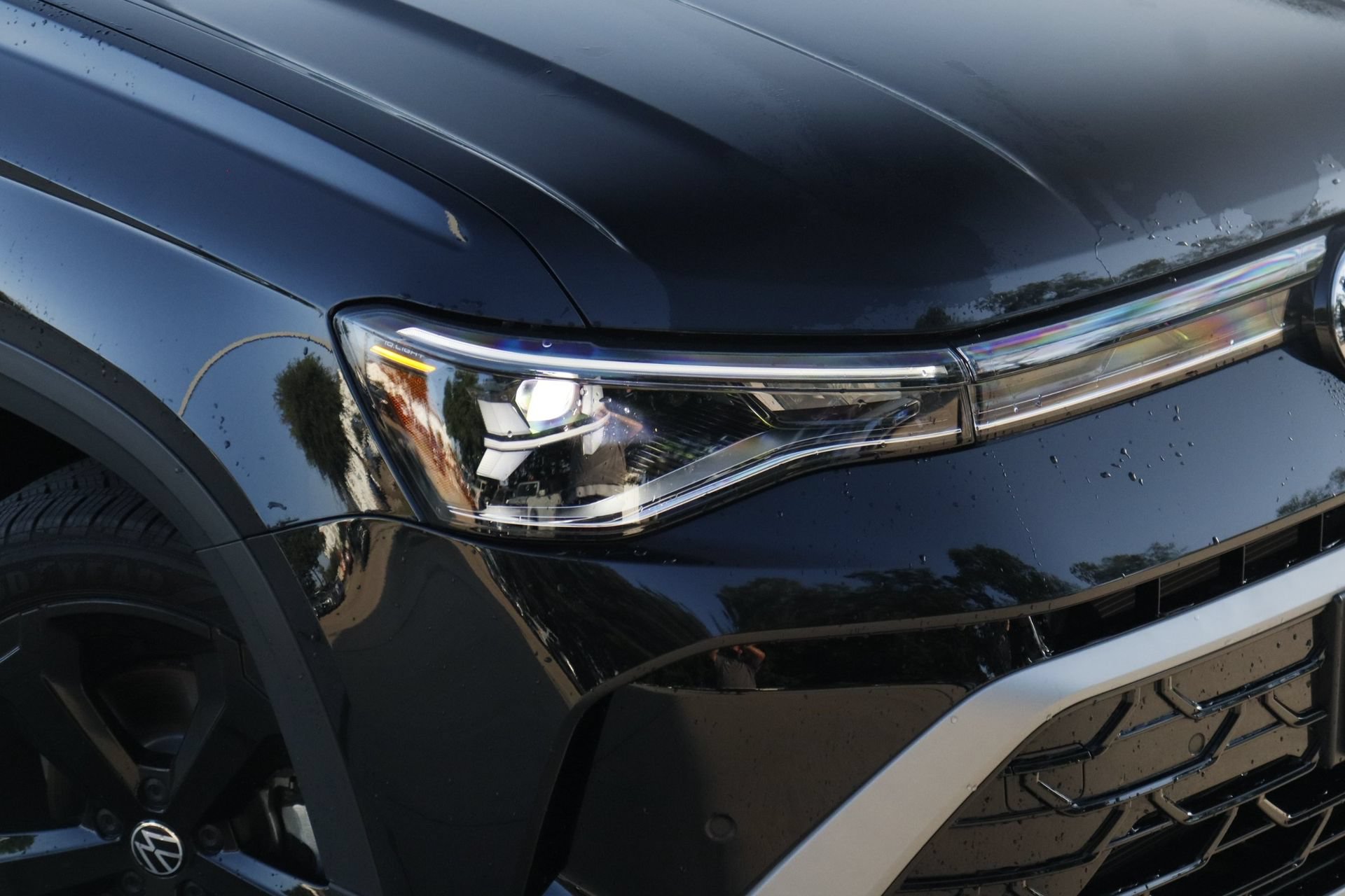 Certified 2025 Volkswagen Taos SEL AWD/4WD image 2