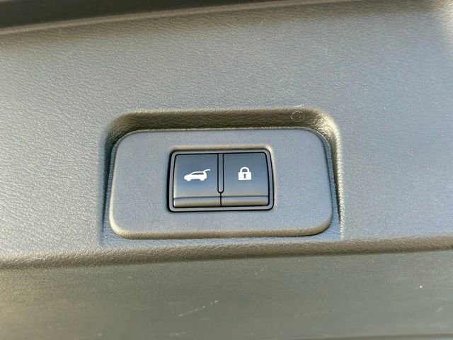 Used 2022 Nissan Rogue Platinum w/ Head-Up Display Package image 32