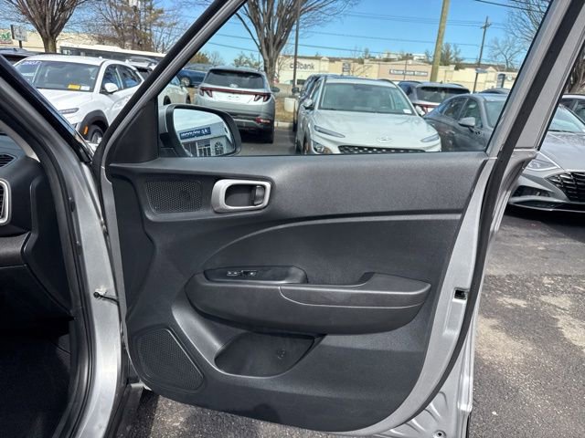 Certified 2023 Hyundai Venue SEL image 32