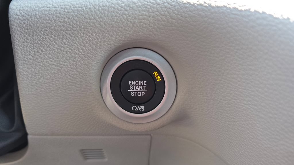 Used 2022 Chrysler Pacifica Touring-L FWD image 37
