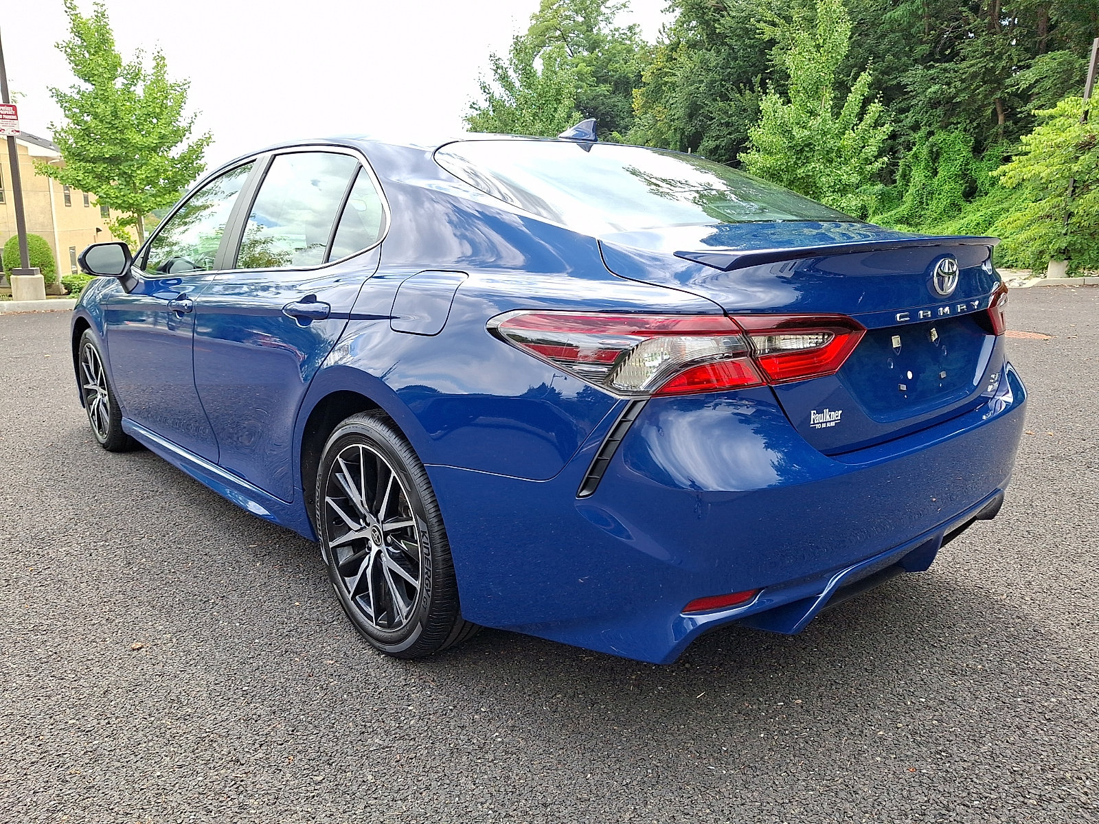Used 2024 Toyota Camry SE AWD/4WD image 4