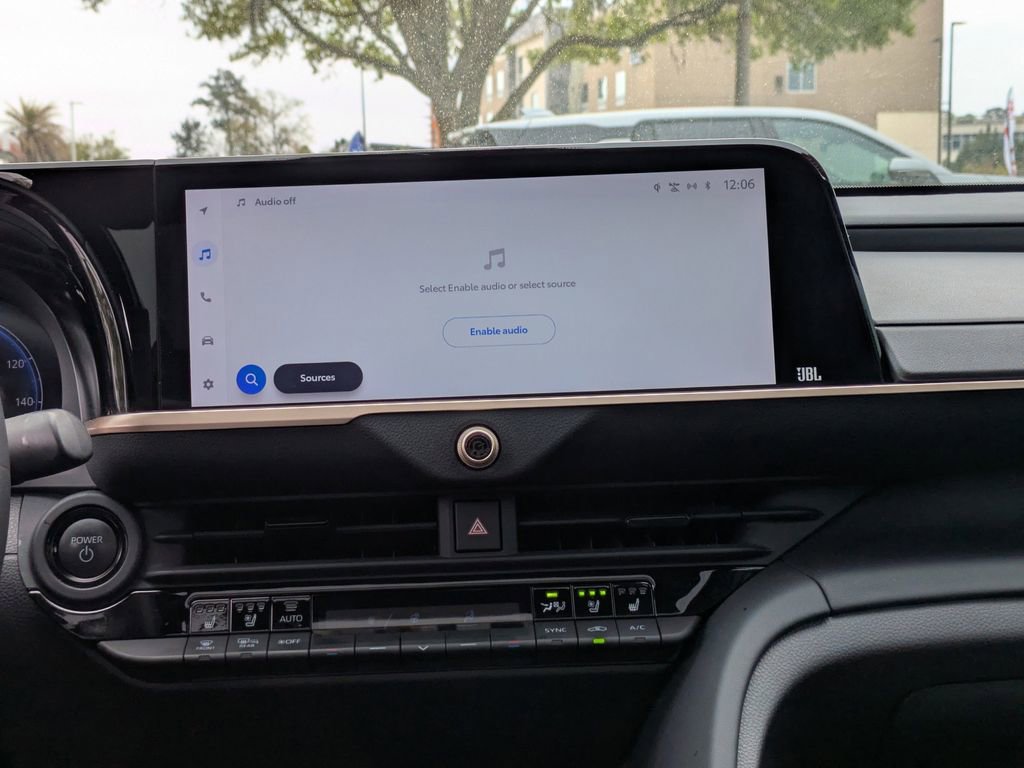 Used 2023 Toyota Crown Limited image 15