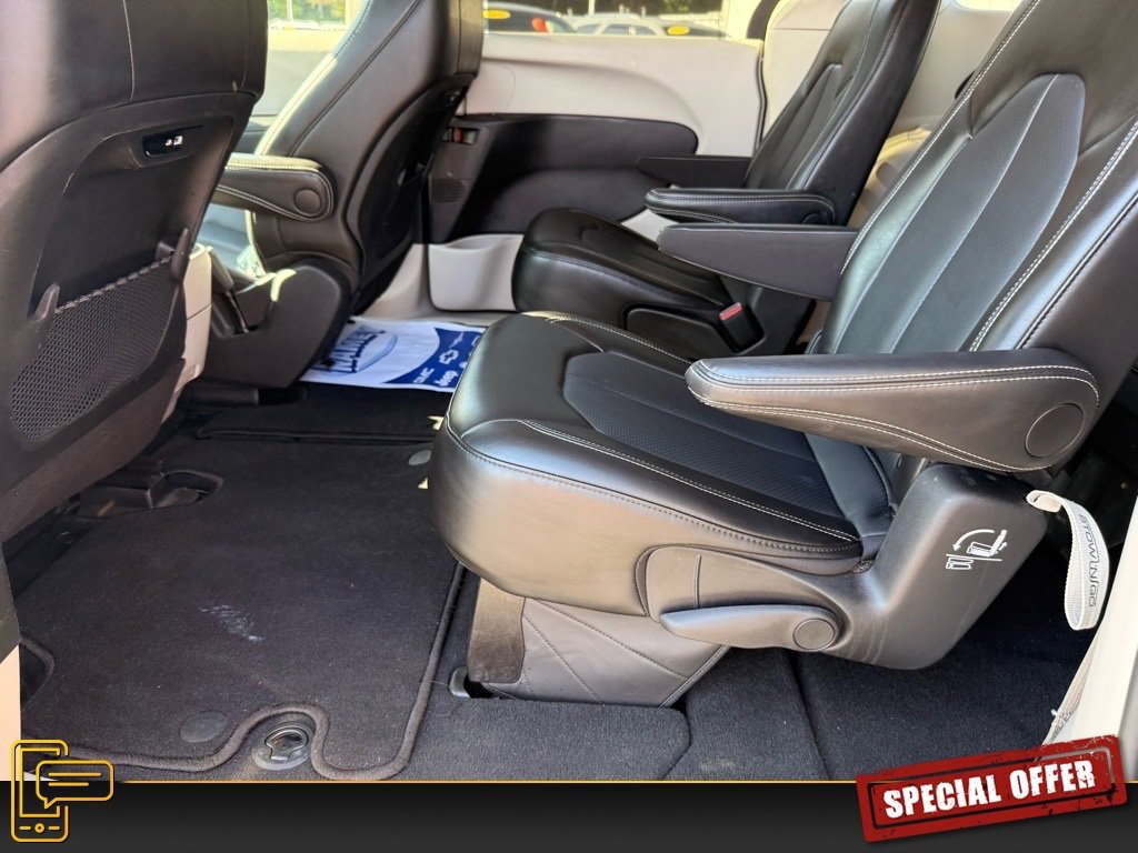 Used 2024 Chrysler Pacifica Touring-L image 14