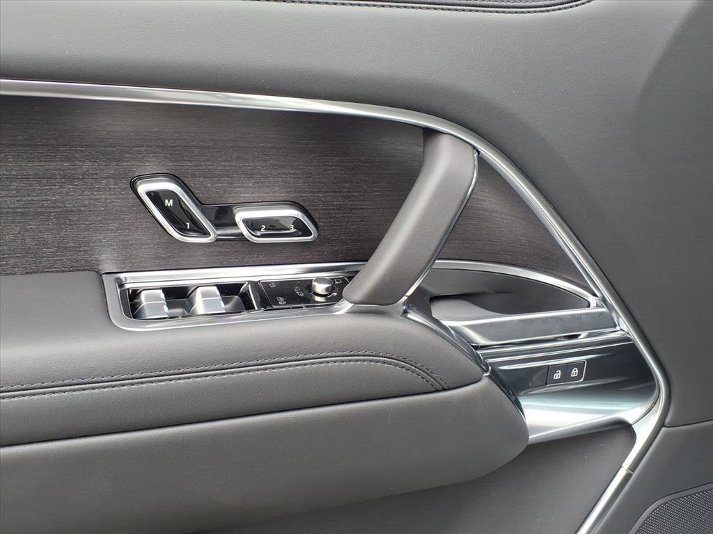 New 2026 Land Rover Range Rover SE image 10