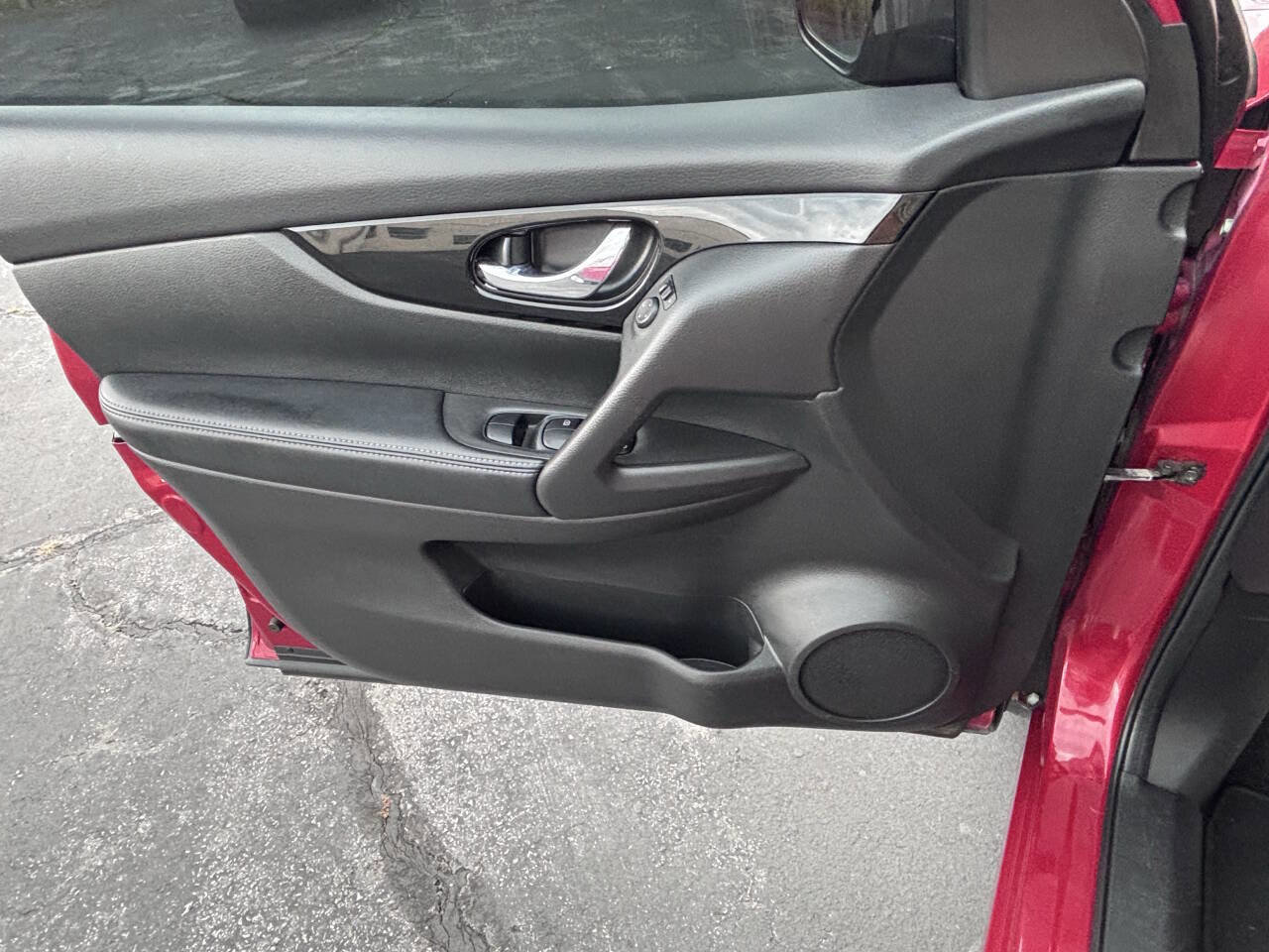 Used 2018 Nissan Rogue Sport SV w/ SV Technology Package image 14