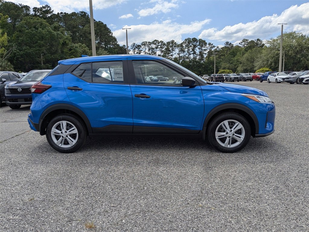 New 2025 Nissan Kicks Play S image 3