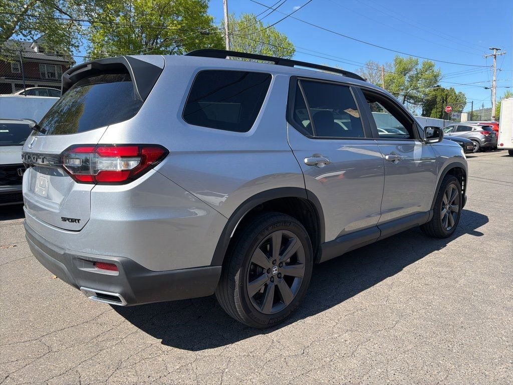 Used 2023 Honda Pilot Sport image 7