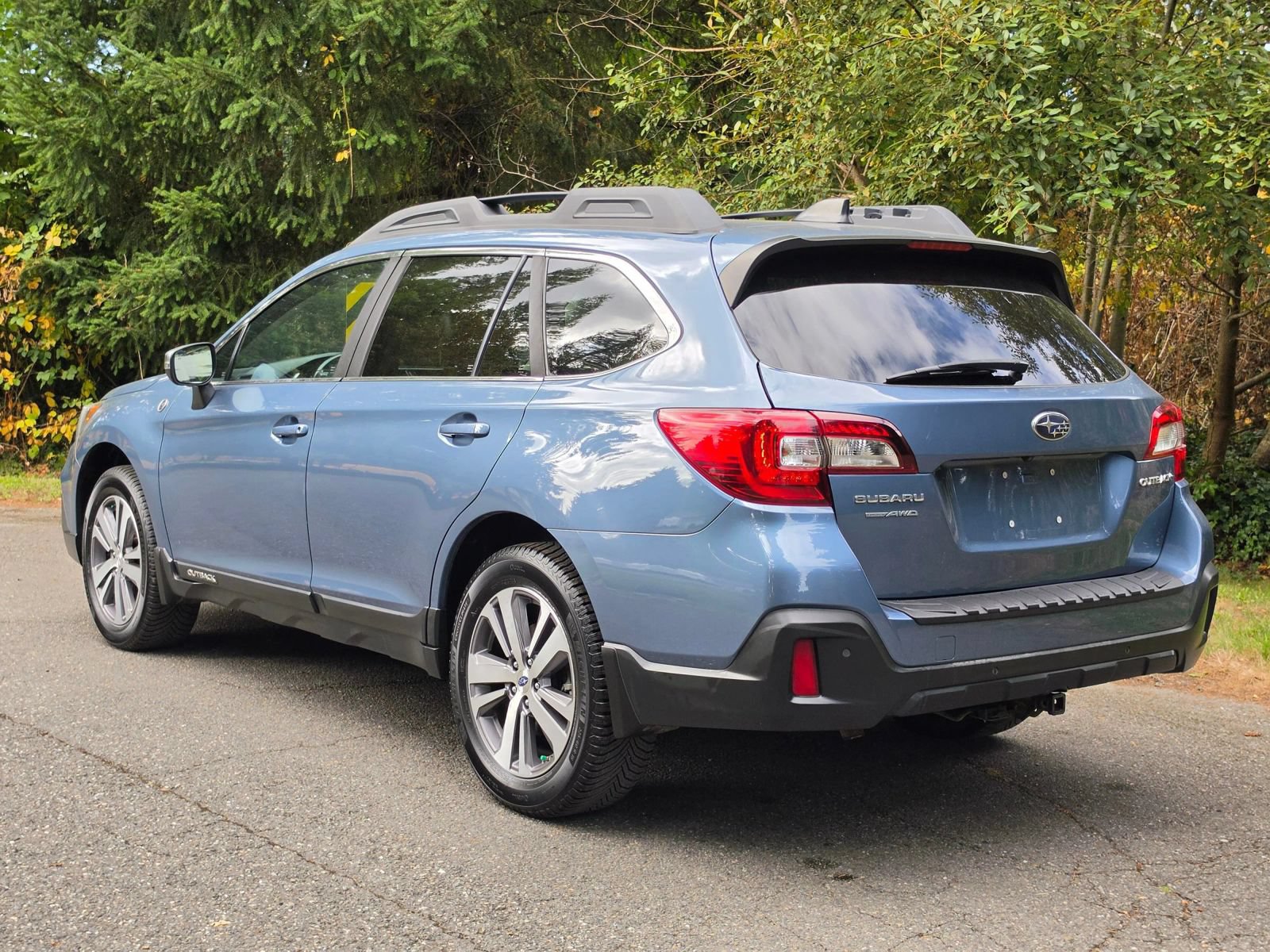 Used 2018 Subaru Outback 2.5i Limited AWD/4WD image 3