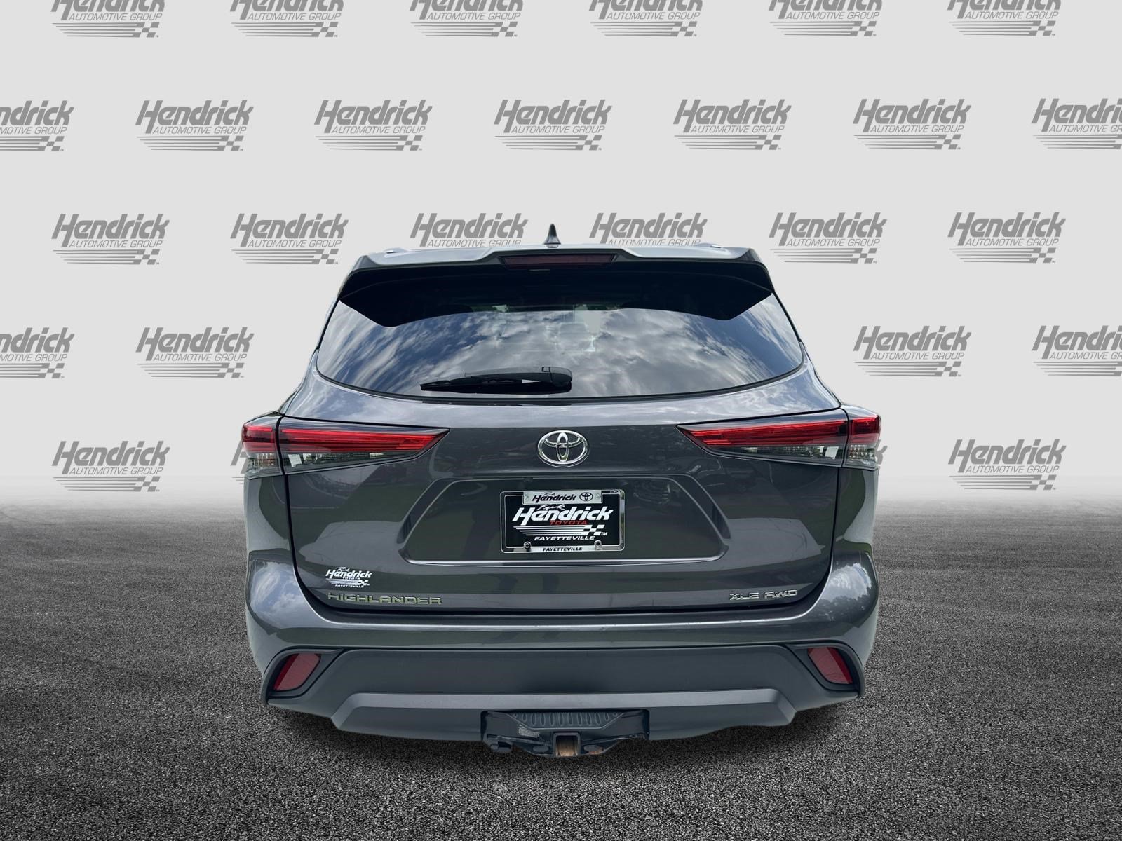 Used 2020 Toyota Highlander XLE AWD/4WD image 9