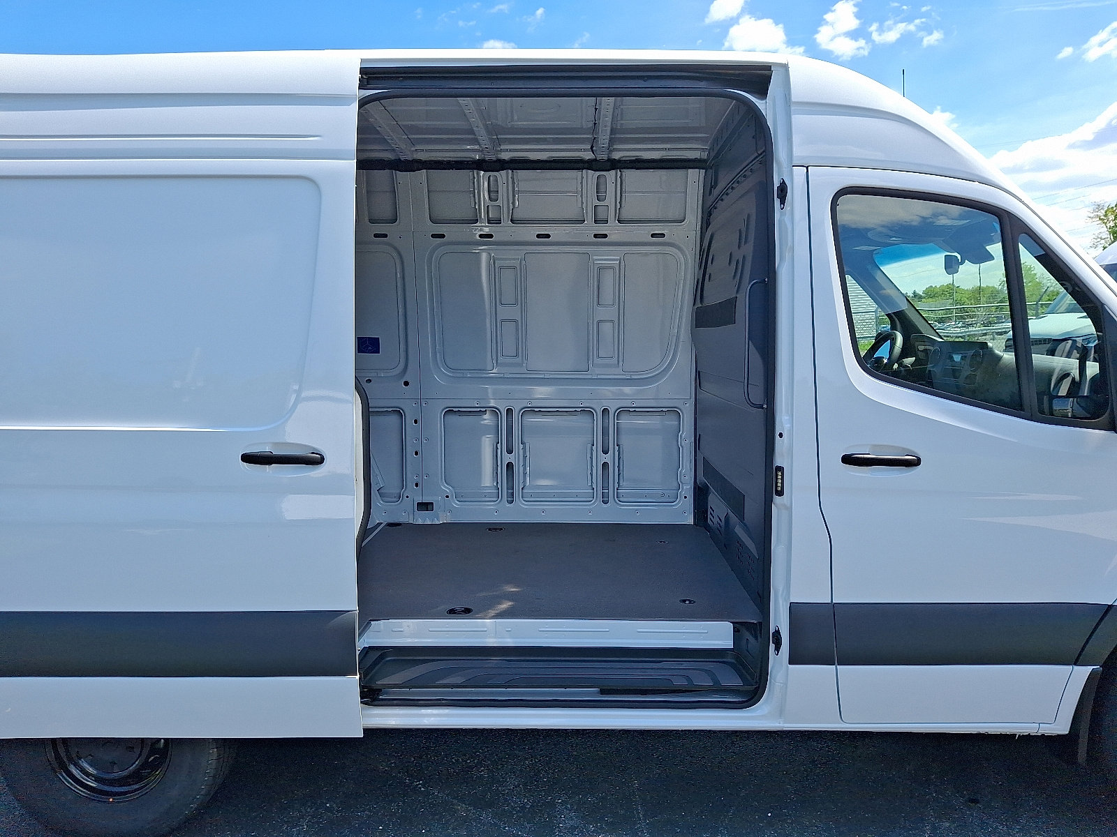 Used 2025 Mercedes-Benz Sprinter 2500 image 8