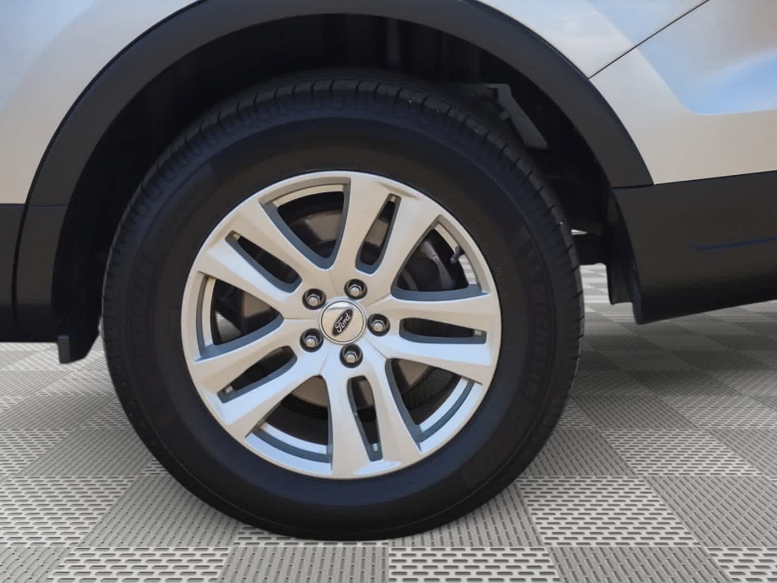 Used 2018 Ford Explorer XLT w/ Equipment Group 201A AWD/4WD image 12