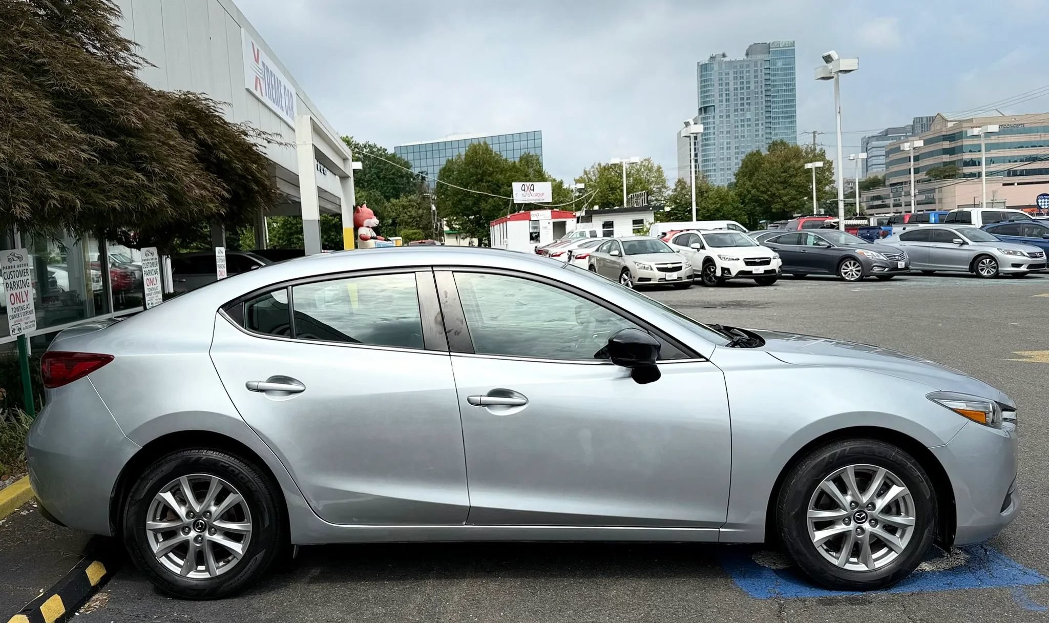 Used 2018 MAZDA MAZDA3 Sport w/ Preferred Equipment Package FWD image 8