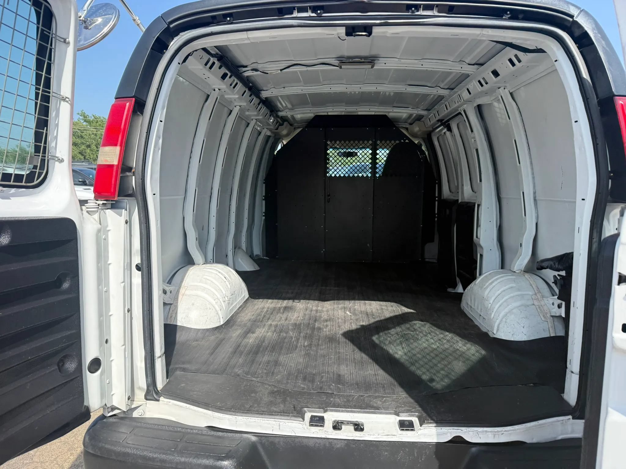Used 2014 Chevrolet Express 1500 RWD image 18