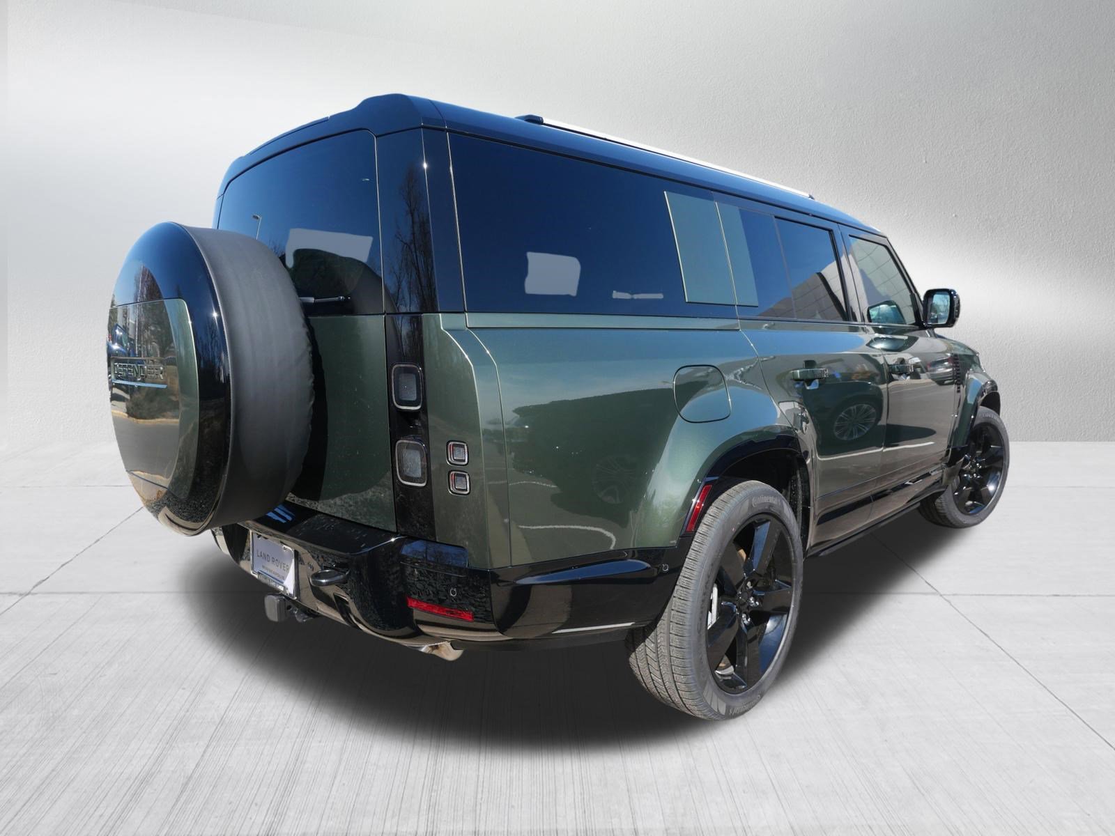 New 2026 Land Rover Defender 130 X-Dynamic SE AWD/4WD image 2