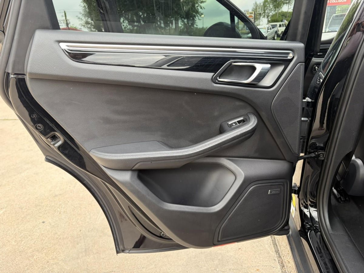 Used 2016 Porsche Macan S image 13