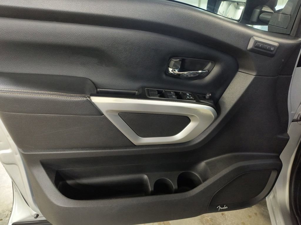 Used 2019 Nissan Titan PRO-4X w/ Pro-4x Convenience Package image 11