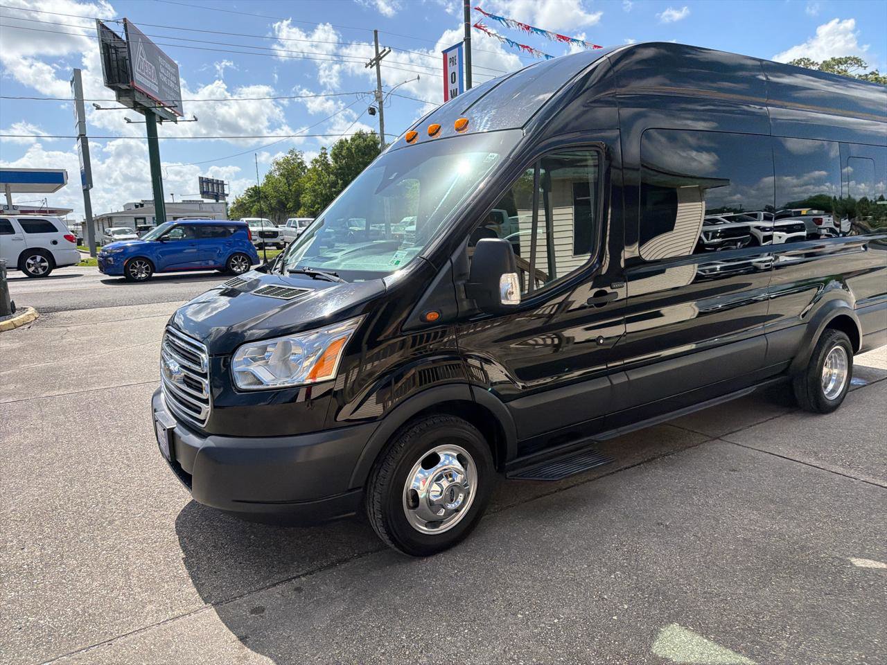 Used 2018 Ford Transit 350 XLT image 3