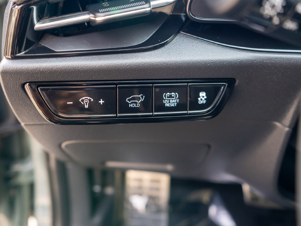 Certified 2023 Kia Niro SX Touring FWD image 18