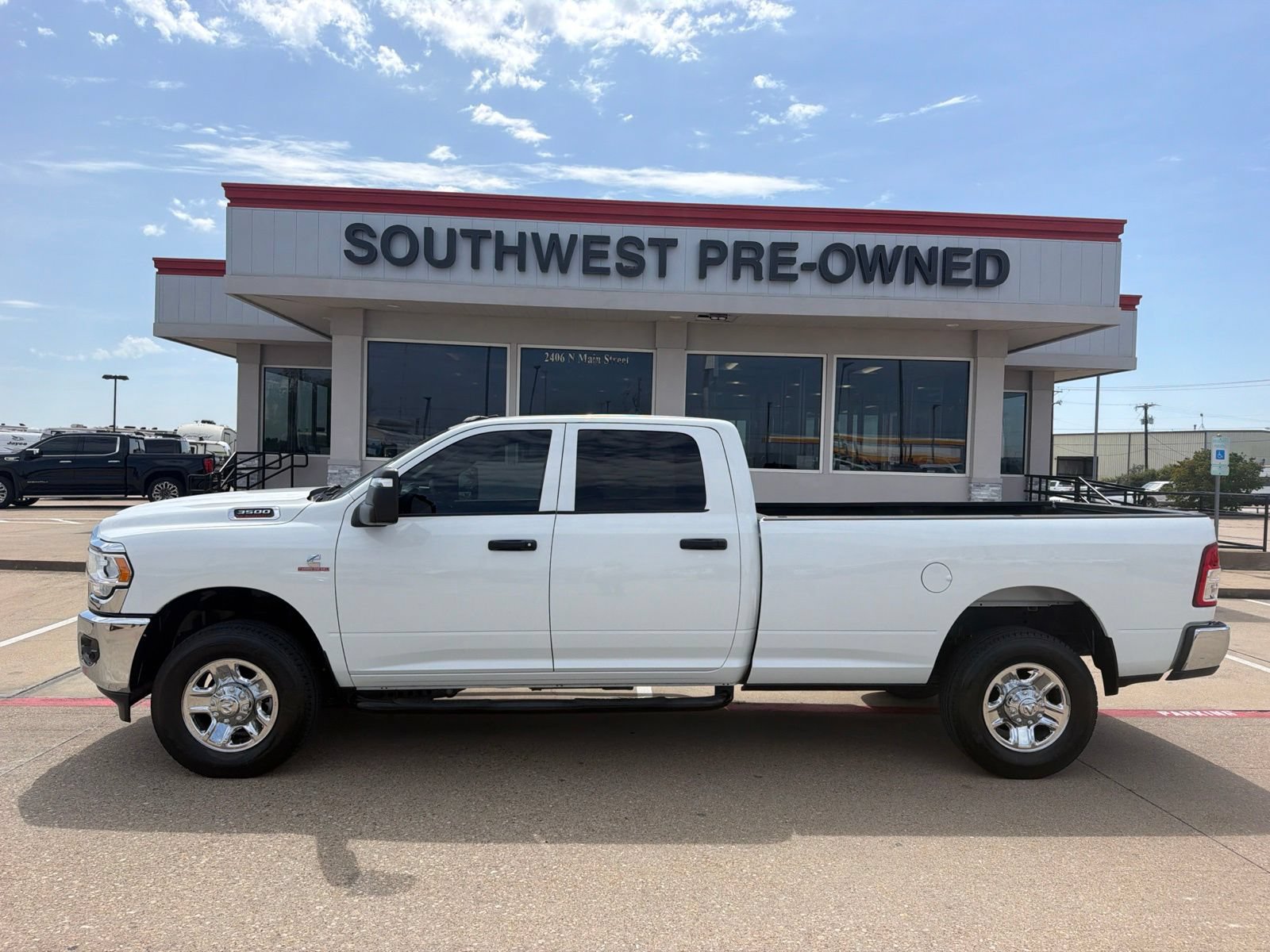 Used 2023 RAM 3500 Tradesman w/ Chrome Appearance Group AWD/4WD image 8