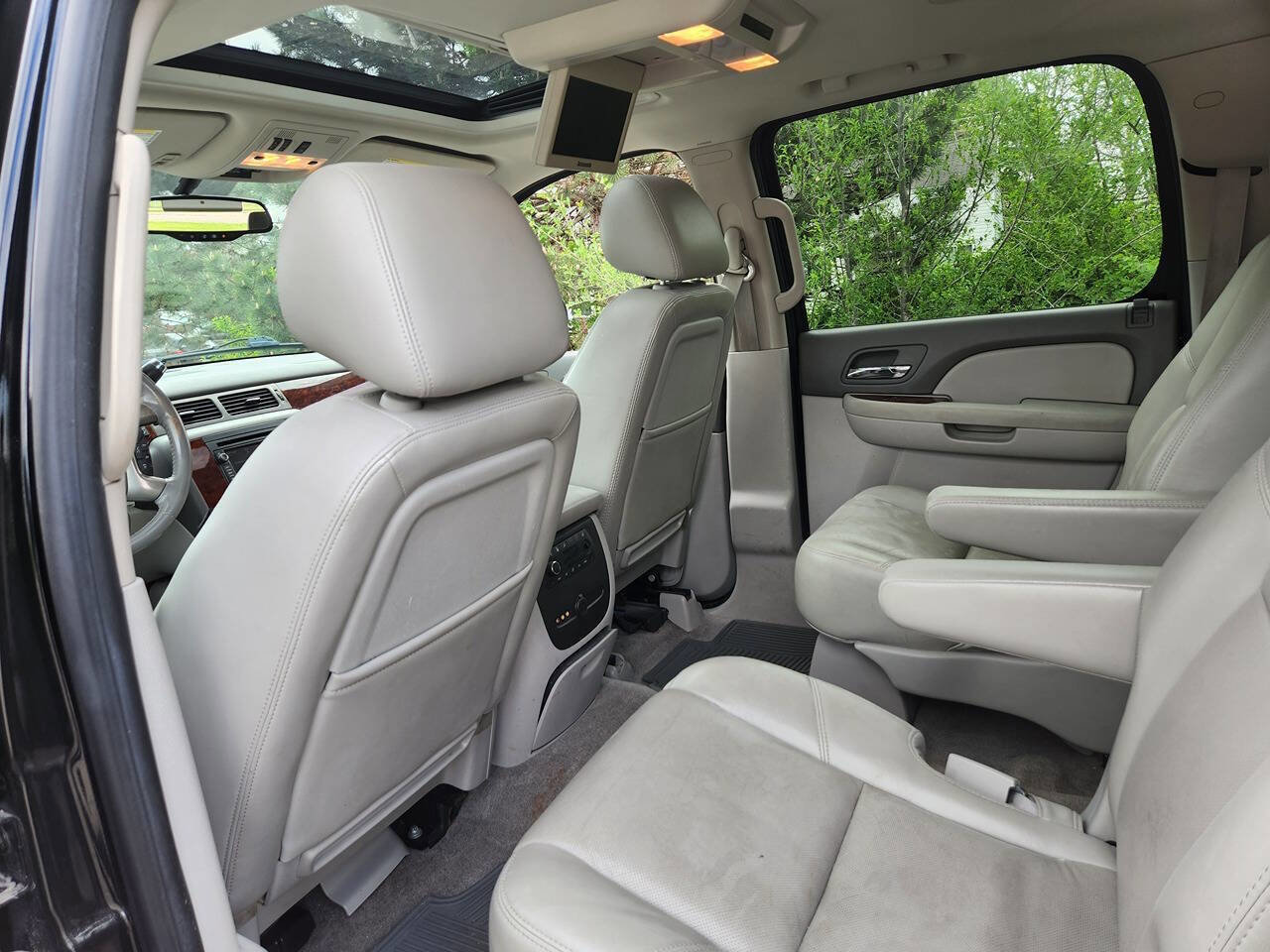 Used 2011 Chevrolet Suburban LTZ AWD/4WD image 15