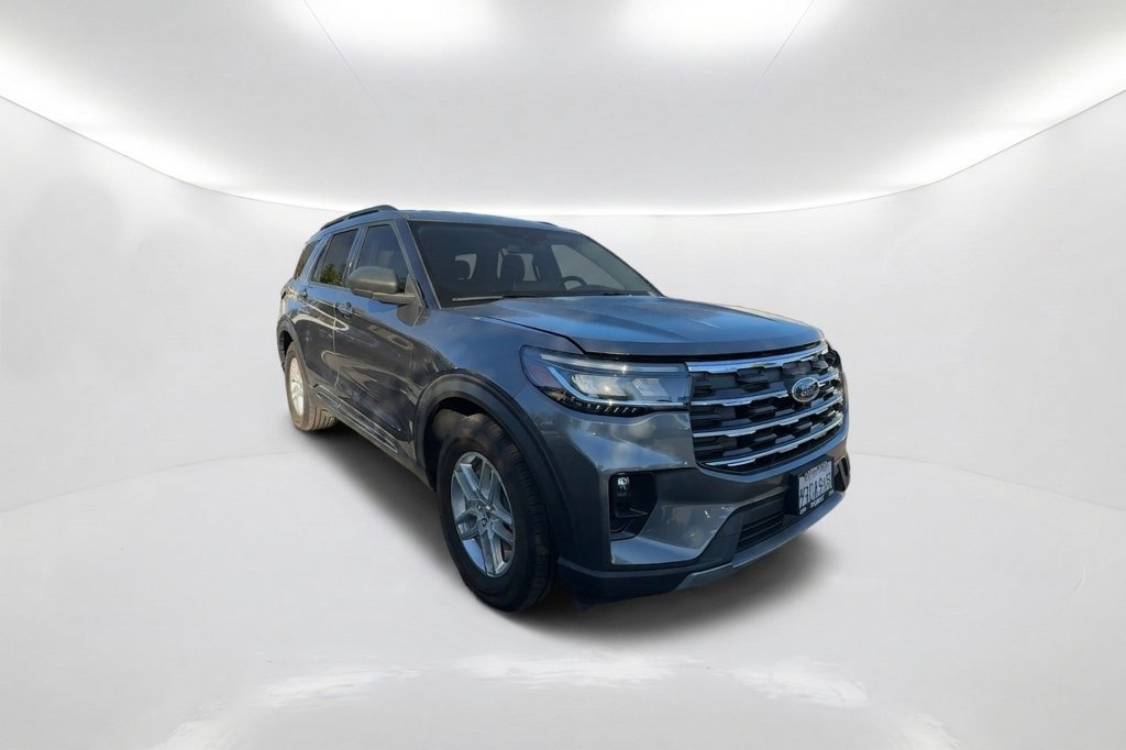 Used 2025 Ford Explorer Active w/ Active Comfort Package RWD image 3
