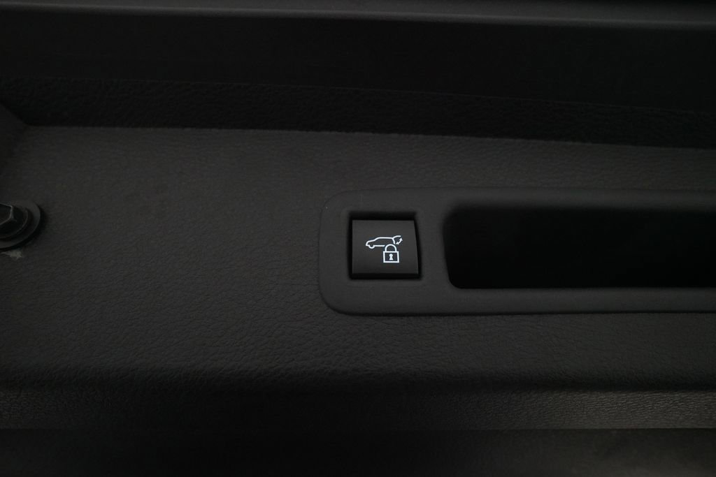 Used 2025 Toyota Sienna XLE FWD image 15