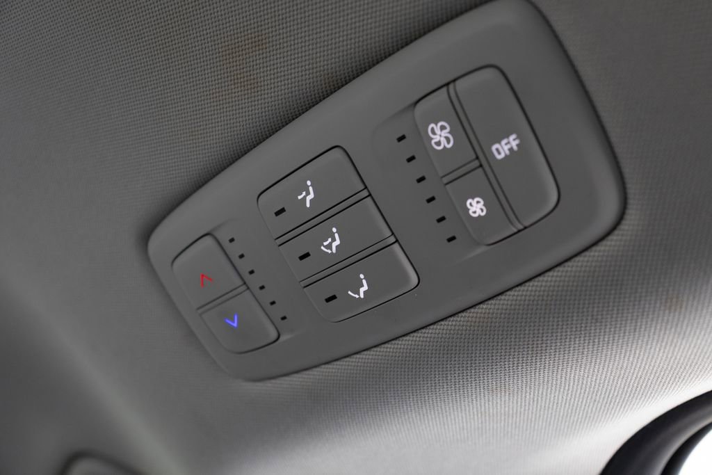 Used 2024 Kia Carnival LX FWD image 27