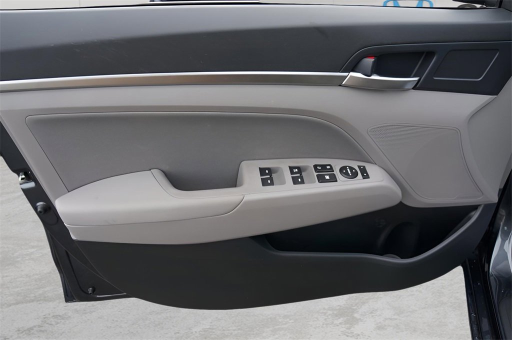 Used 2020 Hyundai Elantra SEL image 13