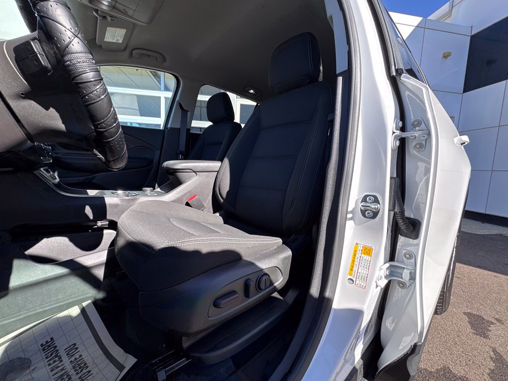 Used 2024 GMC Terrain SLE AWD/4WD image 12