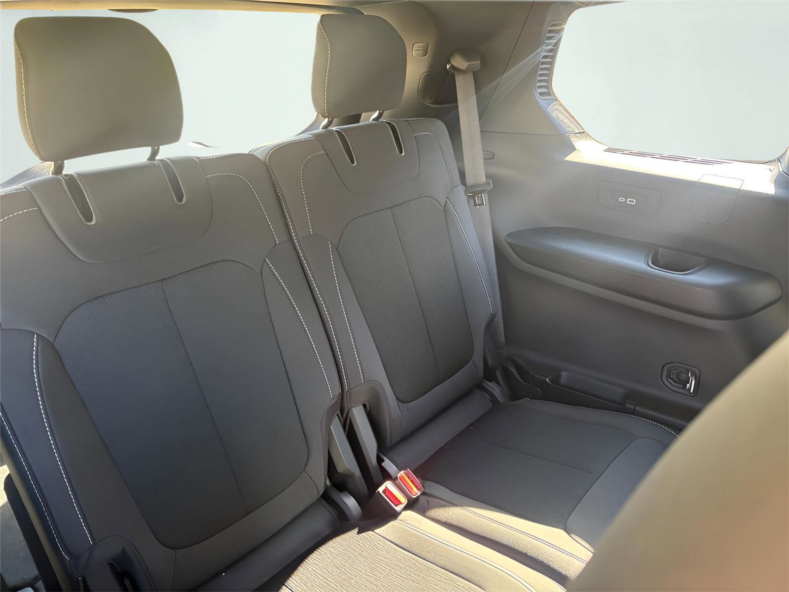 New 2025 Jeep Grand Cherokee L Laredo w/ Luxury Tech Group I image 25