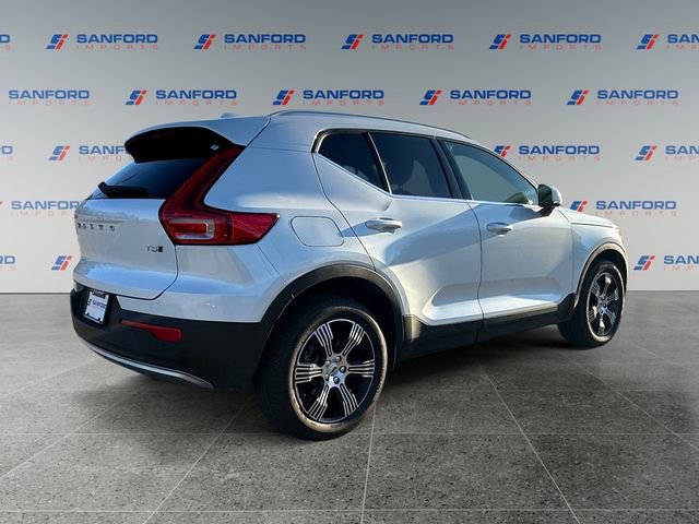 Used 2022 Volvo XC40 T5 Inscription w/ Climate Package image 5