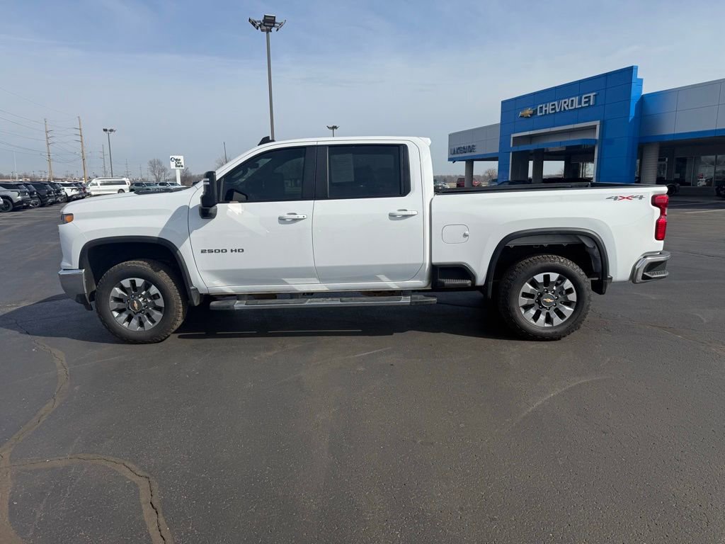 Used 2024 Chevrolet Silverado 2500 LT image 2