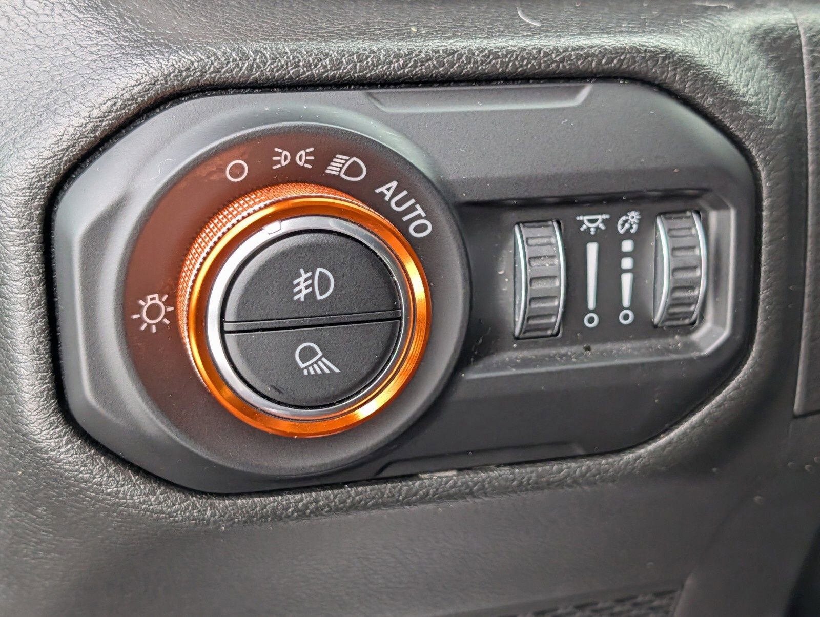 Used 2022 Jeep Gladiator Mojave AWD/4WD image 12