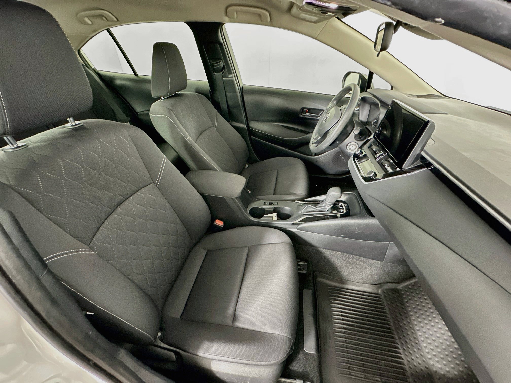 Used 2023 Toyota Corolla LE FWD image 29