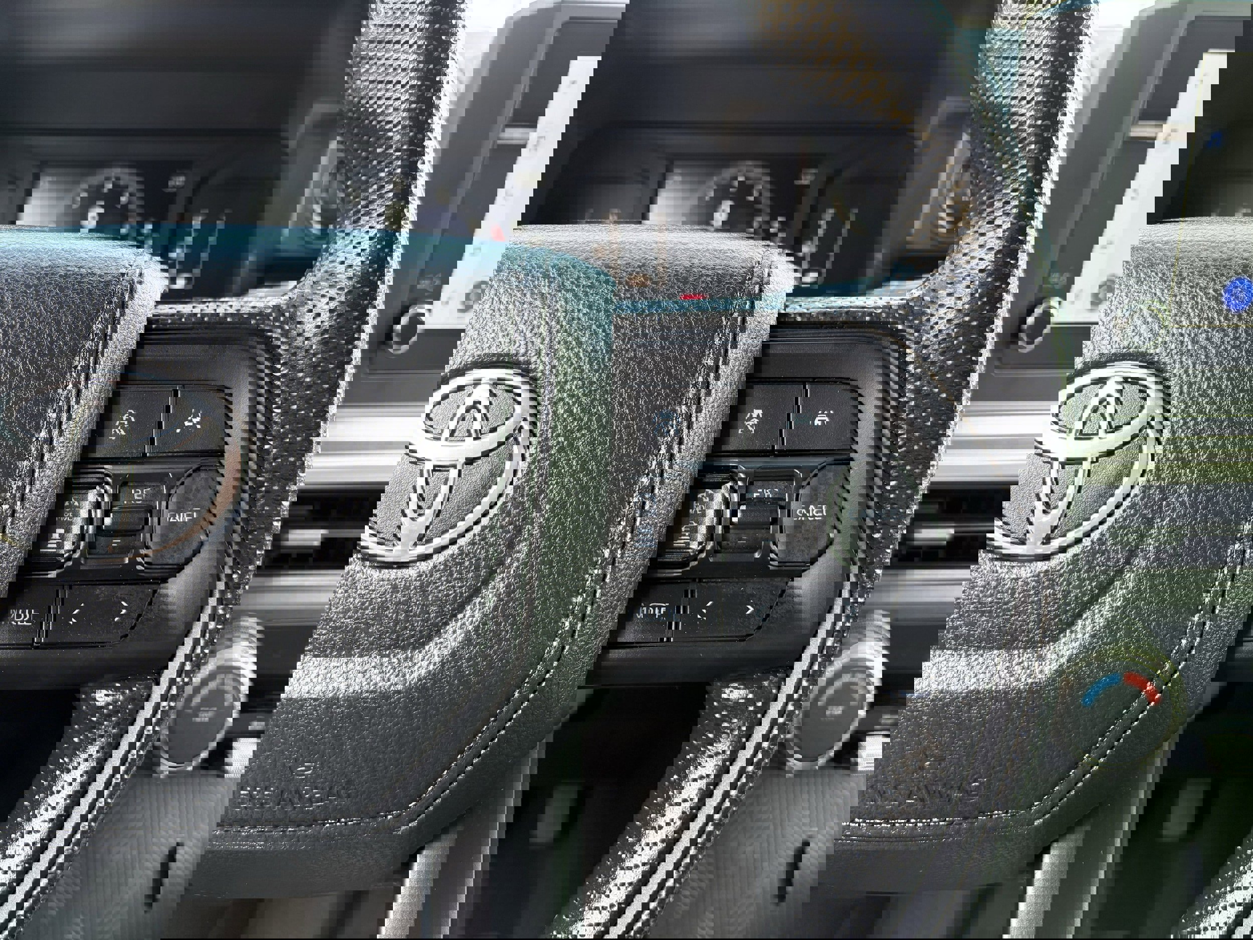 Used 2025 Toyota Tacoma SR5 AWD/4WD image 16