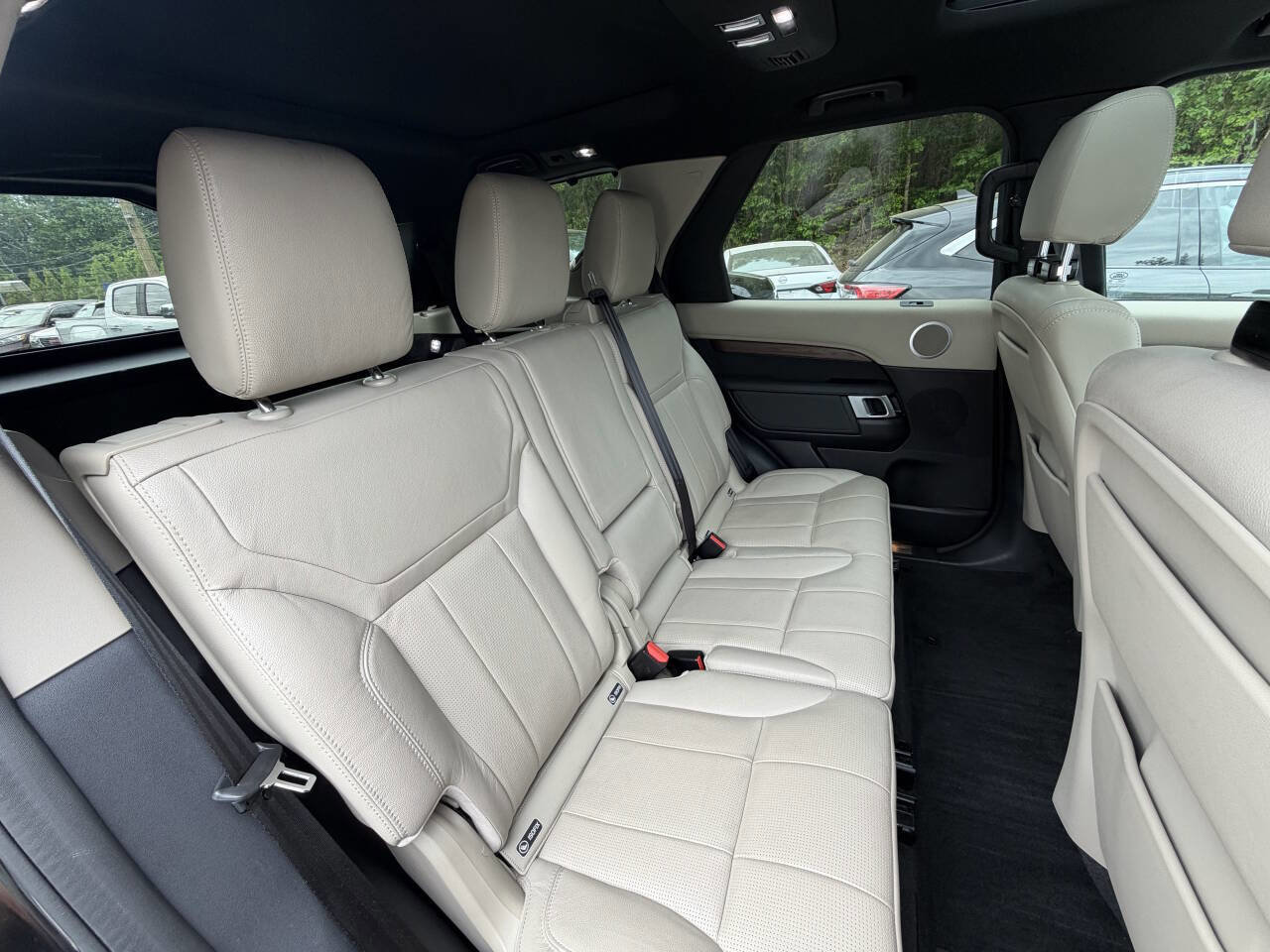 Used 2018 Land Rover Discovery HSE AWD/4WD image 31