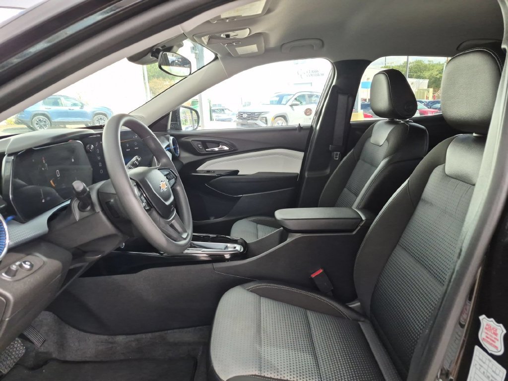 Used 2026 Chevrolet Trax LT FWD image 22