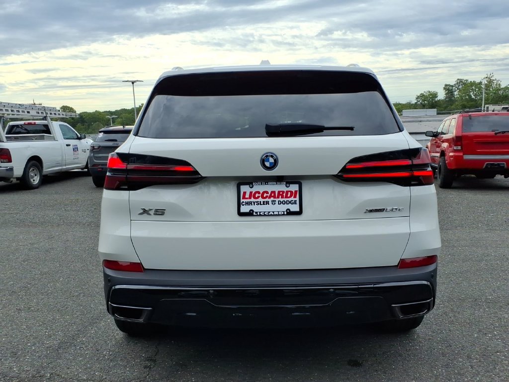 Used 2025 BMW X5 xDrive50e AWD/4WD image 5