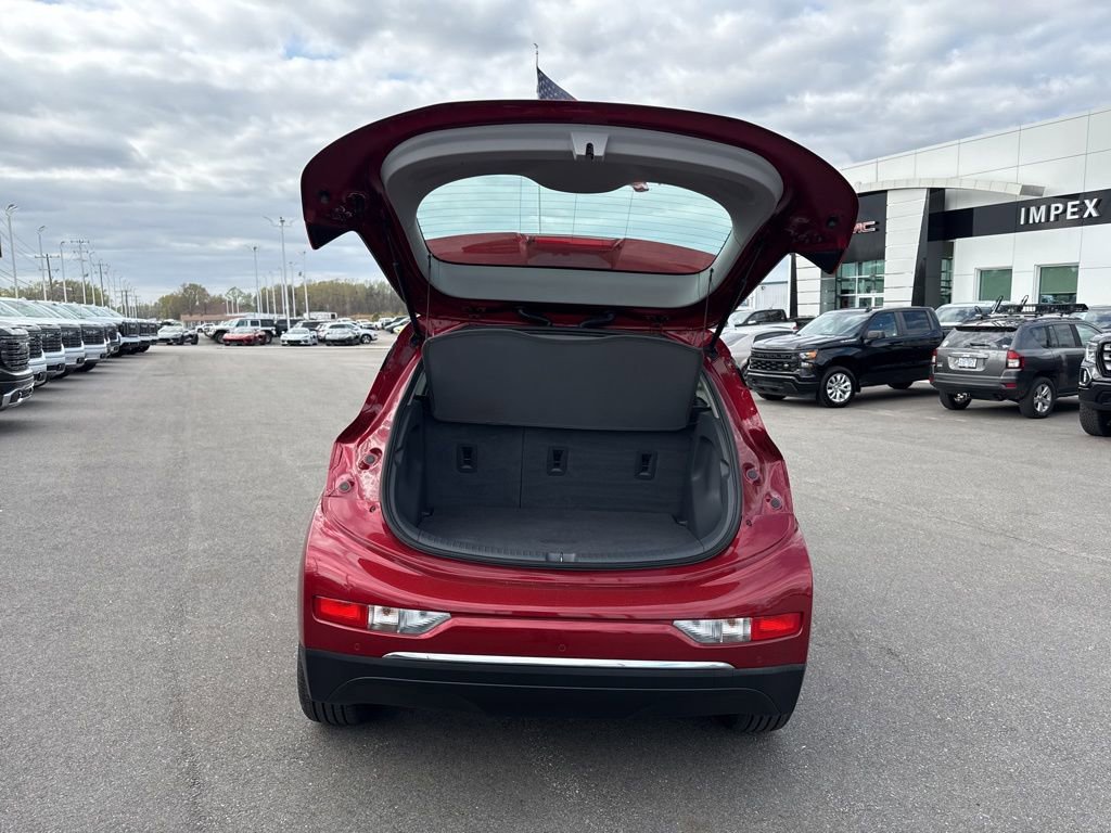 Used 2020 Chevrolet Bolt Premier w/ Infotainment Package image 27